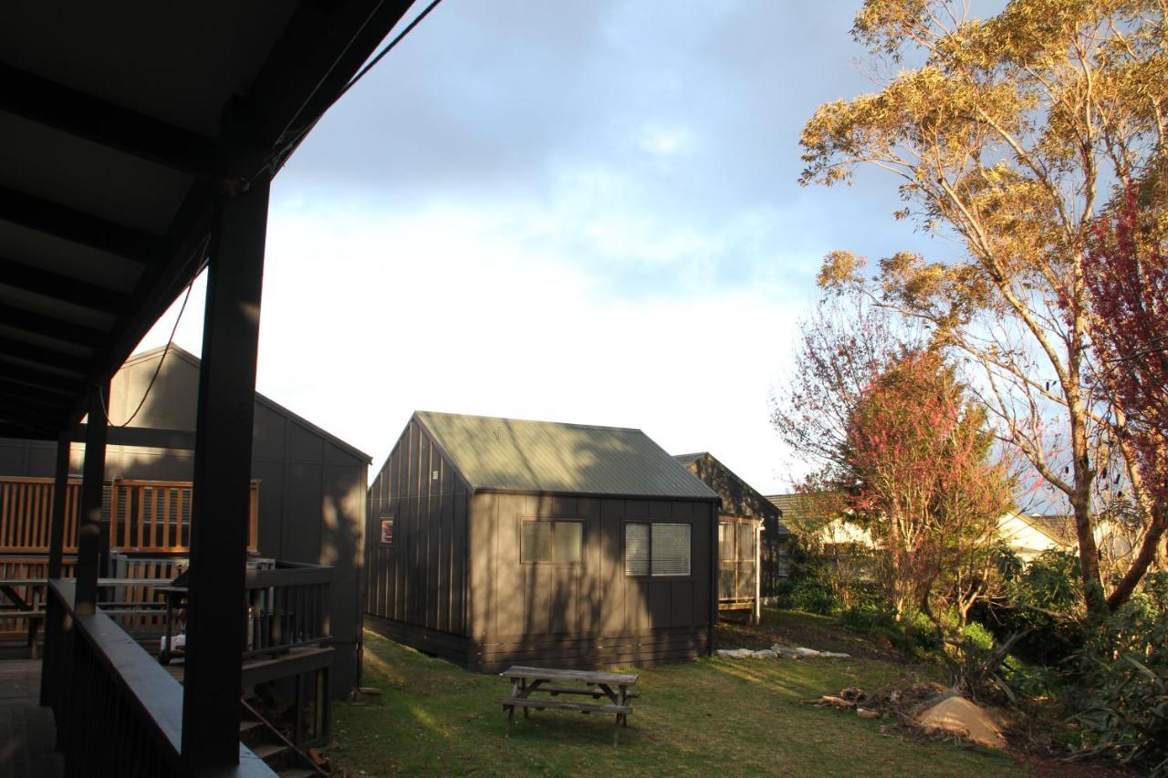 Hugo & Carters Backpackers & Motel Tauranga Luaran gambar The Village