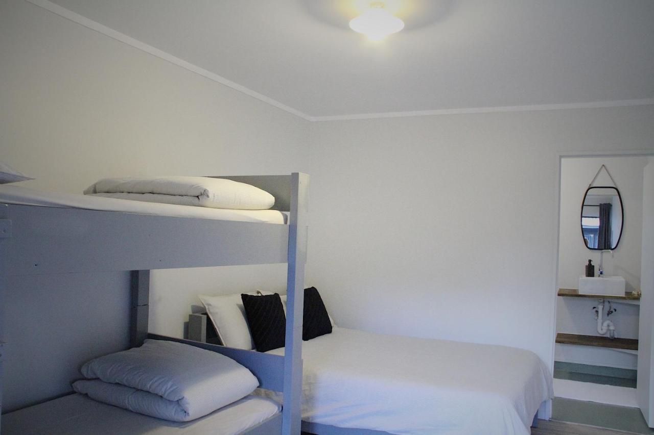 Hugo & Carters Backpackers & Motel Tauranga Luaran gambar A room at the hotel