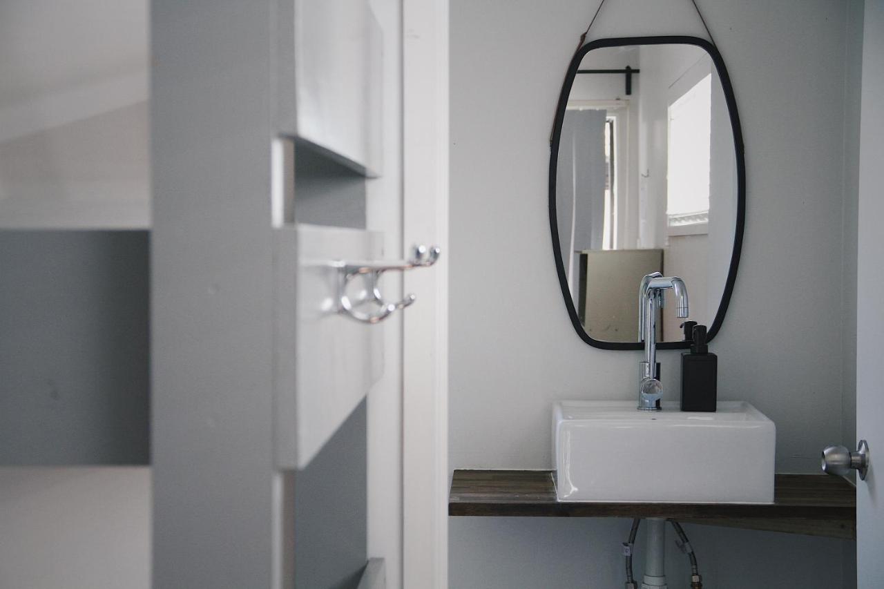 Hugo & Carters Backpackers & Motel Tauranga Luaran gambar Bathroom