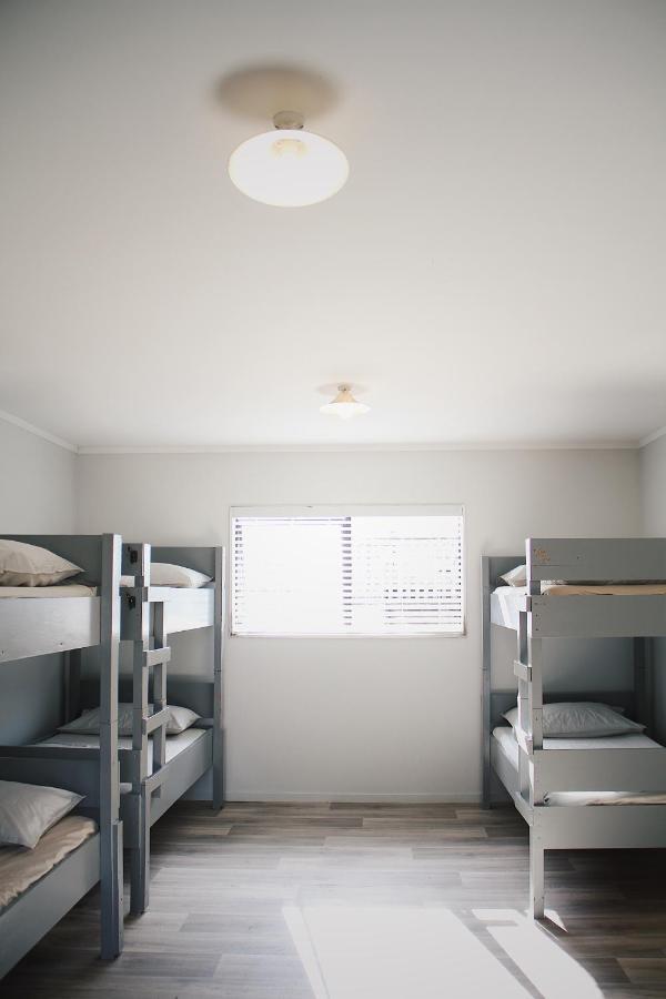 Hugo & Carters Backpackers & Motel Tauranga Luaran gambar A room at the San Diego Rescue Mission