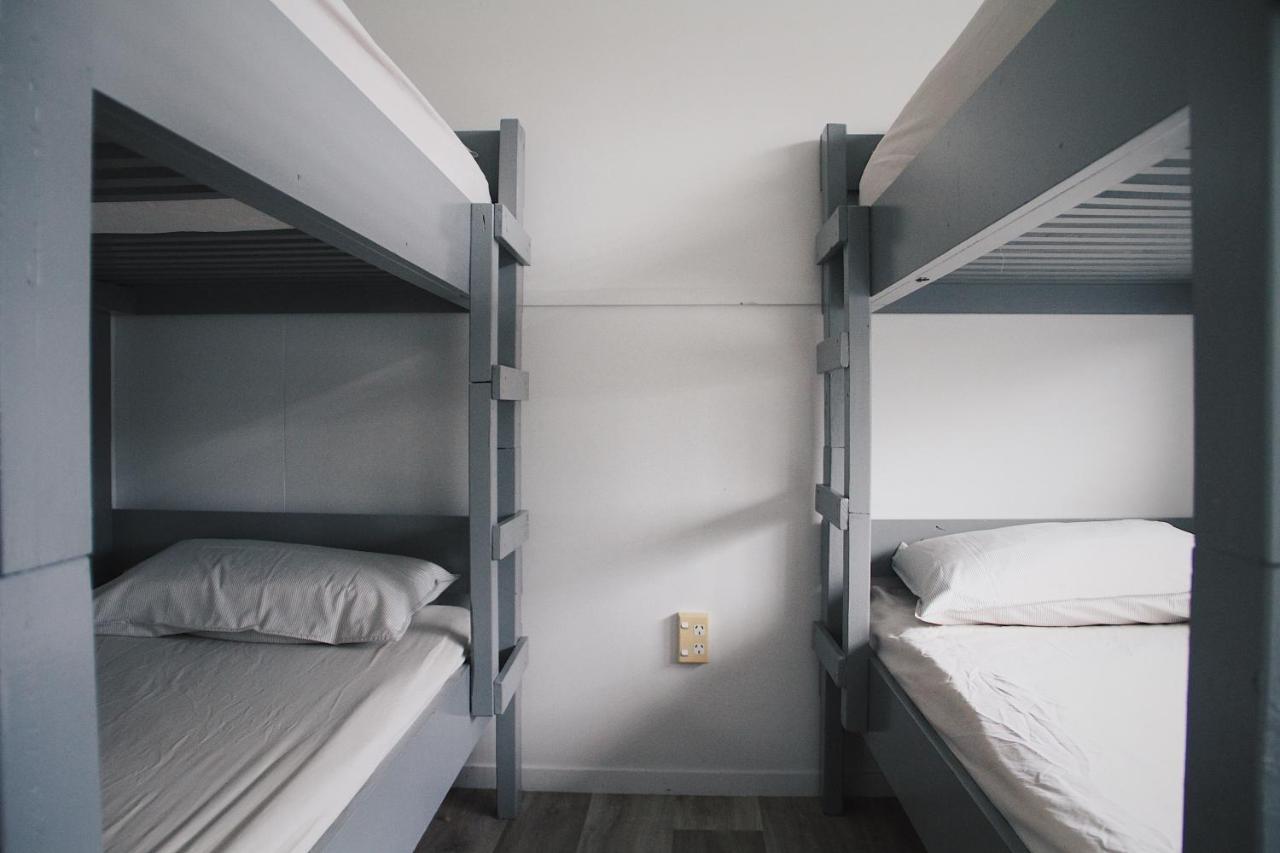 Hugo & Carters Backpackers & Motel Tauranga Luaran gambar A bunk bed